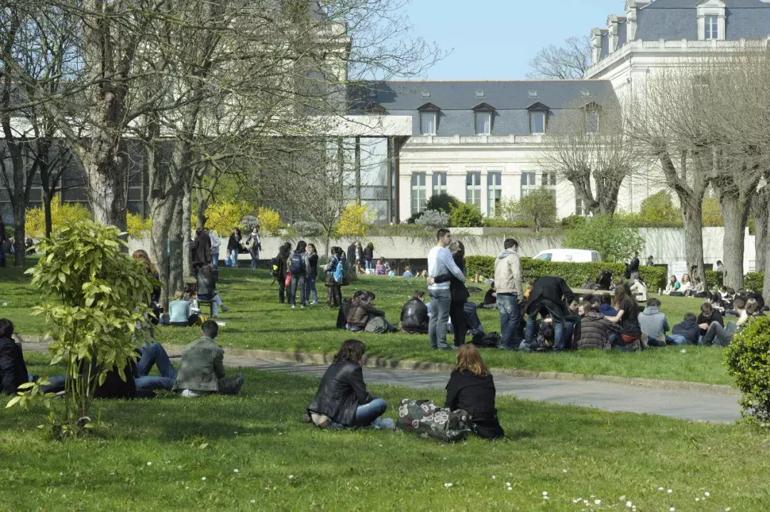 法国昂西大学图片