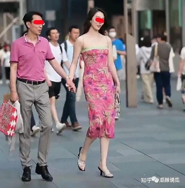 大瓜中石油领导和小三太古里逛街遭街拍女子私照被扒