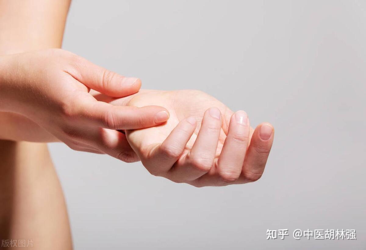 手汗阴虚,头汗心热,胸汗脾虚,半身出汗去医院。老中医教你看汗 - 知乎
