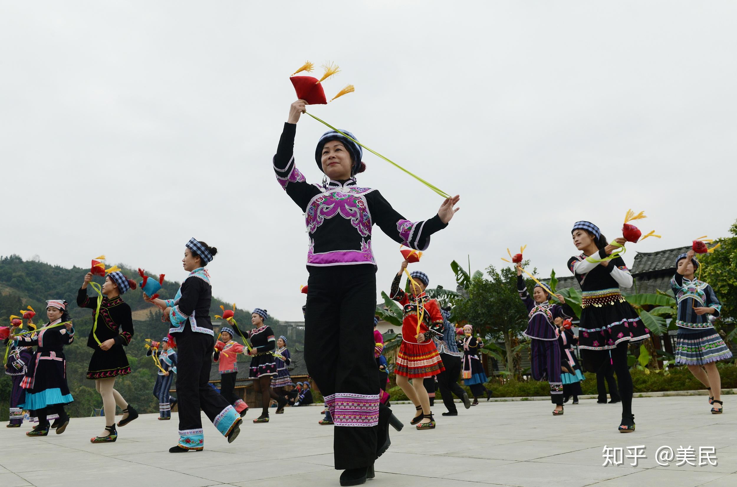 花包舞佩戴香包辟邪布依族可不一样