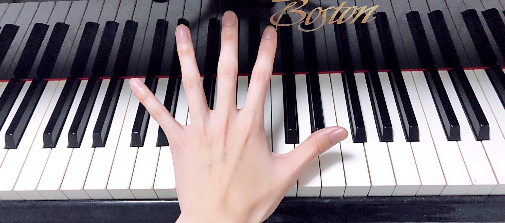 弹钢琴的人的手和普通人有区别吗? 