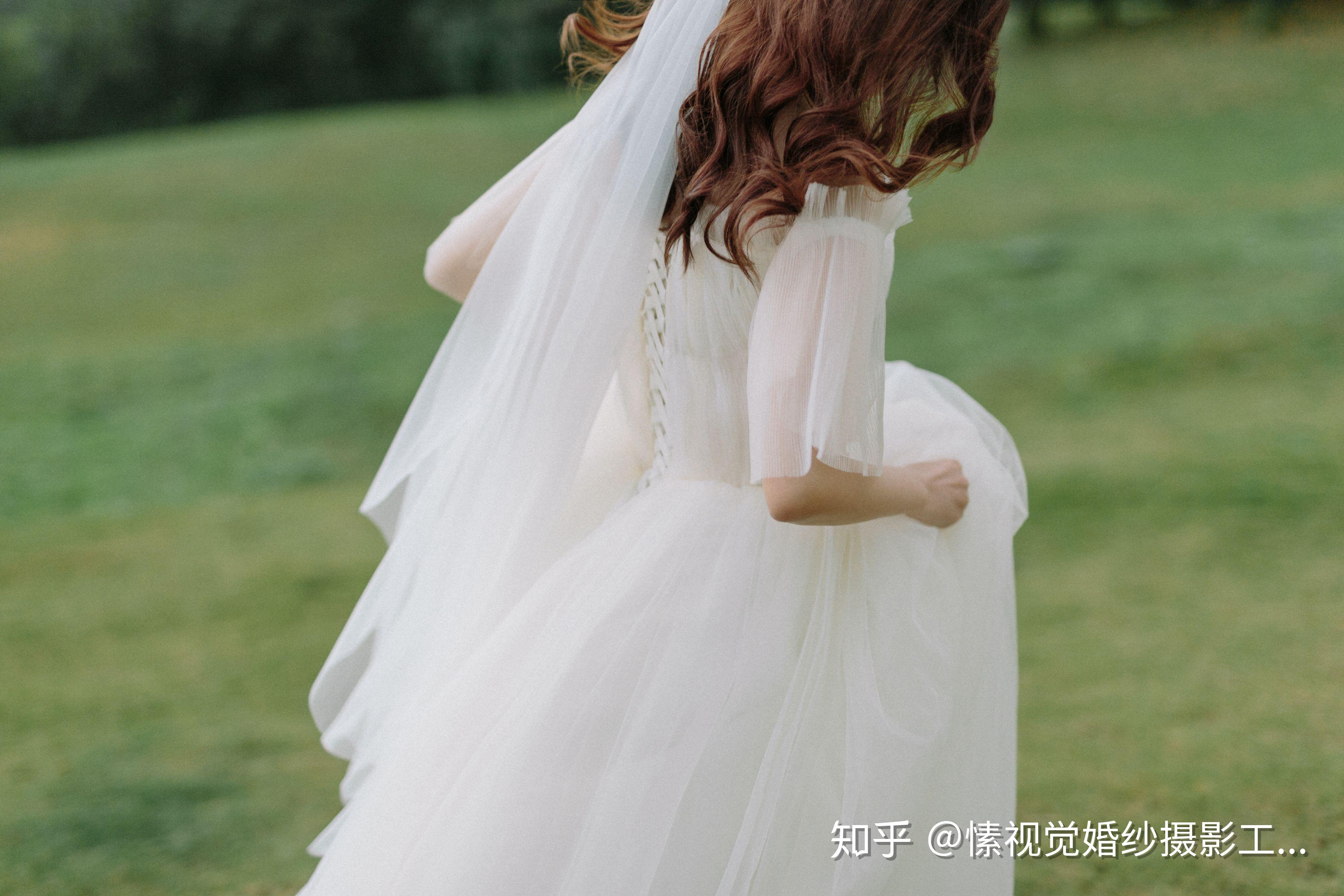 婚纱照女生单独背影_婚纱照女生背影图片(2)