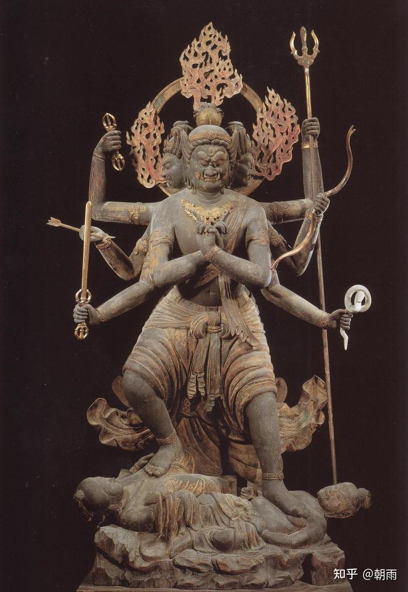 4cm,四面八臂,每面三眼,脚踏大自在天(摩醯首罗)与乌摩妃.