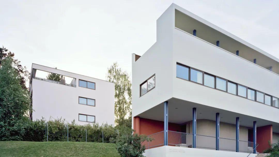 1927年包豪斯为什么将魏森霍夫"住宅"展设在斯图加特,他的举办和当时