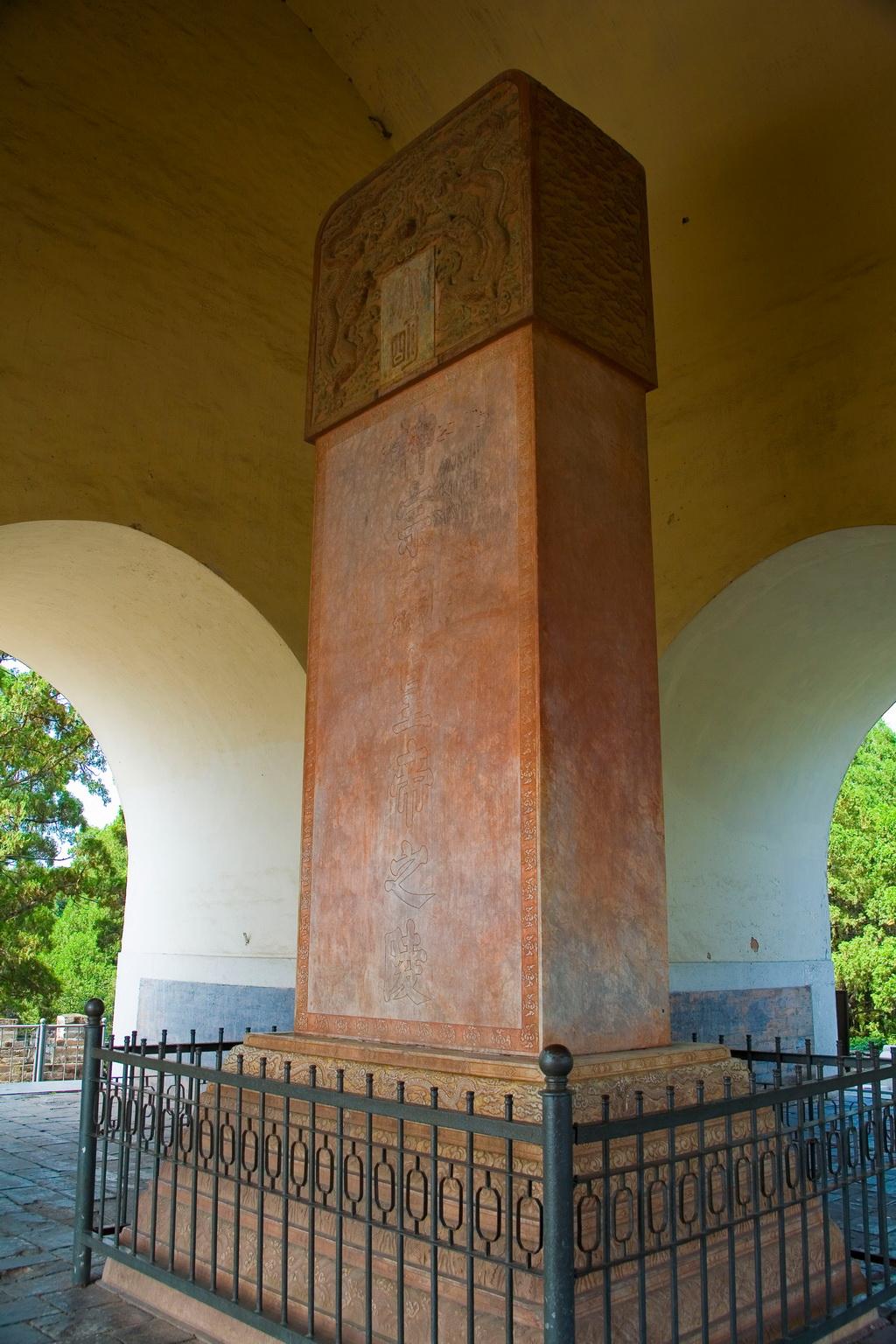 [图说]古今影像大明十三陵－－十五，明神宗万历帝朱翊钧定陵之开放的皇陵-明十三陵背后的帝王传奇