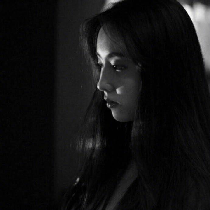 有没有黑色系的女生头像推荐? - 知乎