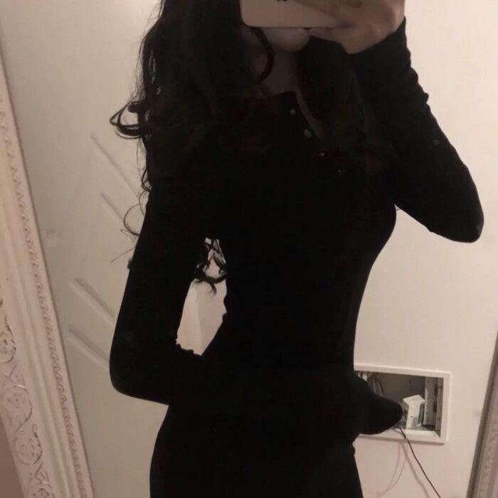 你有没有收集吊带锁骨半身女生头像图片啊类似这样的