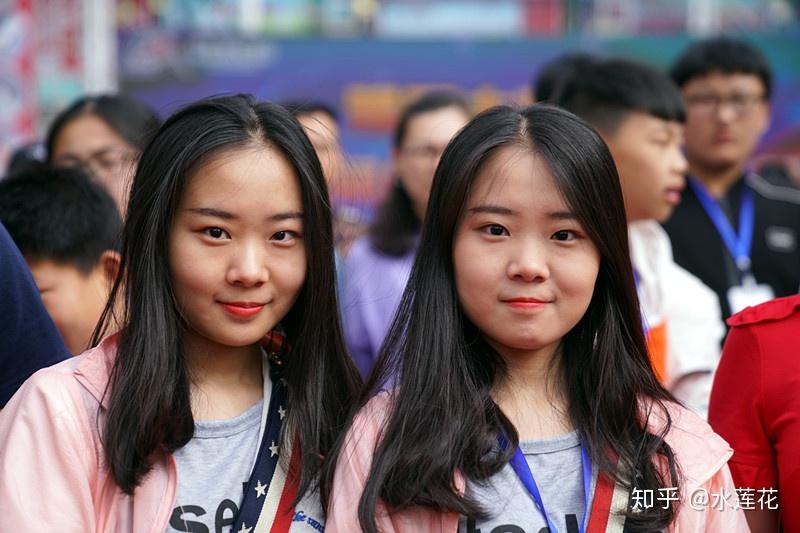 豫西大峡谷全国双胞胎漂流节 百对双胞胎游客眼花缭乱分不清