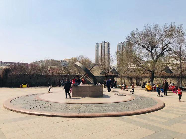 哈尔滨太阳岛人体日晷广场,国内第一处以人体为晷的日晷广场赤道式