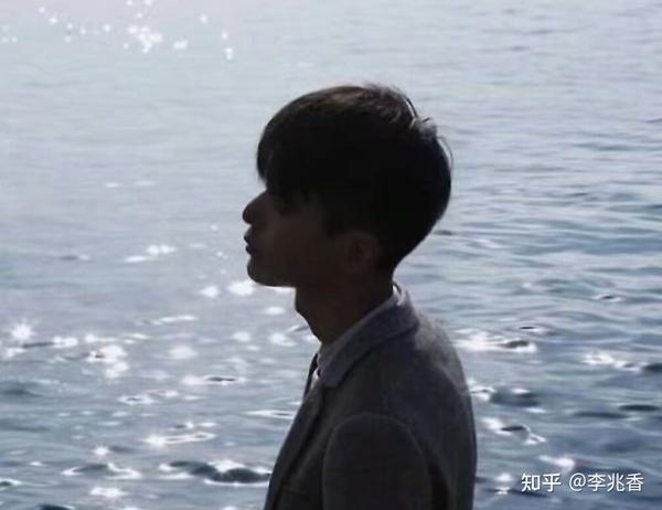 男生网名好听的霸气十足2字(男生唯美网名简短昵称，好听又简洁还上档次，不用亏了)