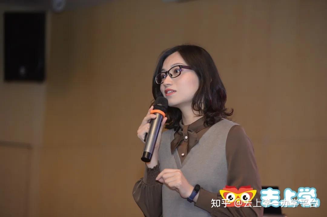 amanda老师通过色彩主题,展示了steam课程对于孩子各种感官的刺激方式