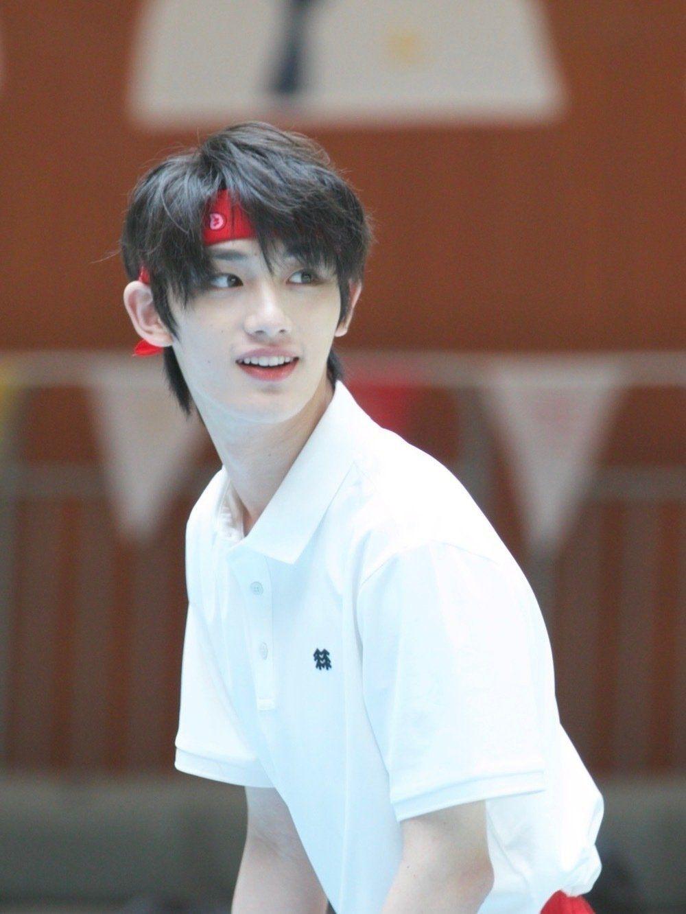 能分析一下丁程鑫的长相吗,你觉得哪个时期的他最好看? - 知乎