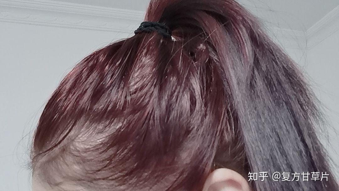 染发后黑蓝色褪色吗