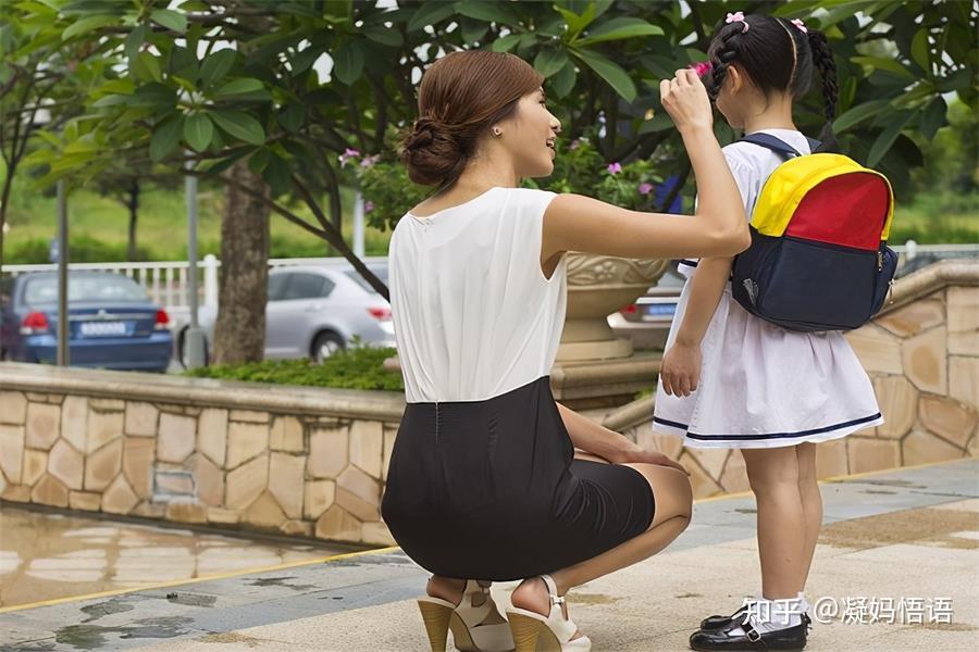 幼兒園園長建議天氣再熱也不要讓小女孩穿裙子上學很中肯