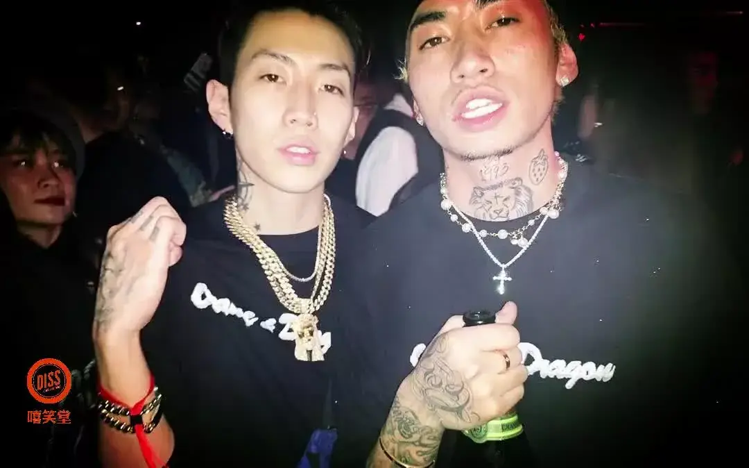 与pgonettvava王以太相继合作因炫富被国税厅调查签了tyga厂牌的dok2