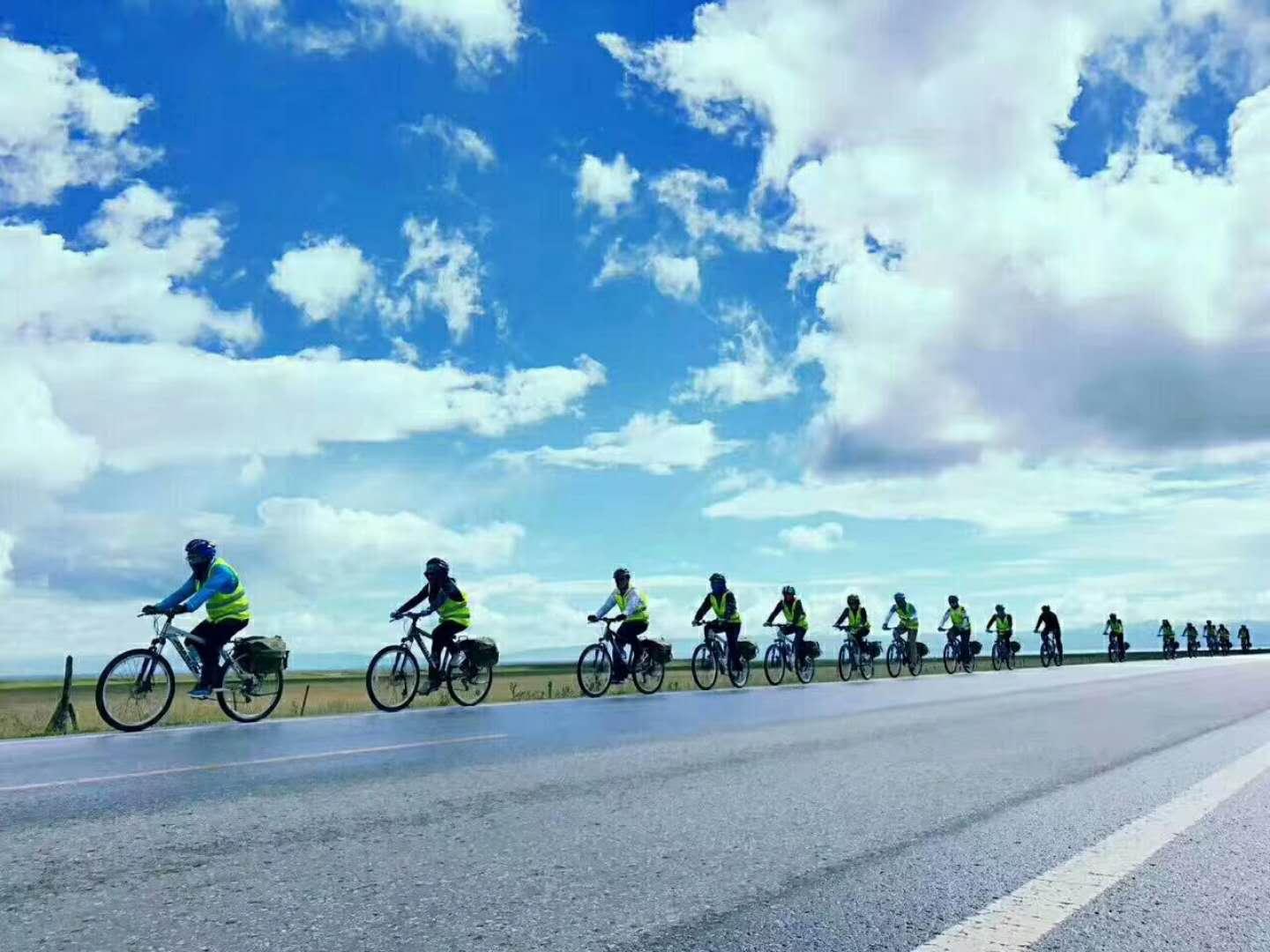 骑脚踏车兜风骑自行车的人运动道路背景图片下载 - 觅知网
