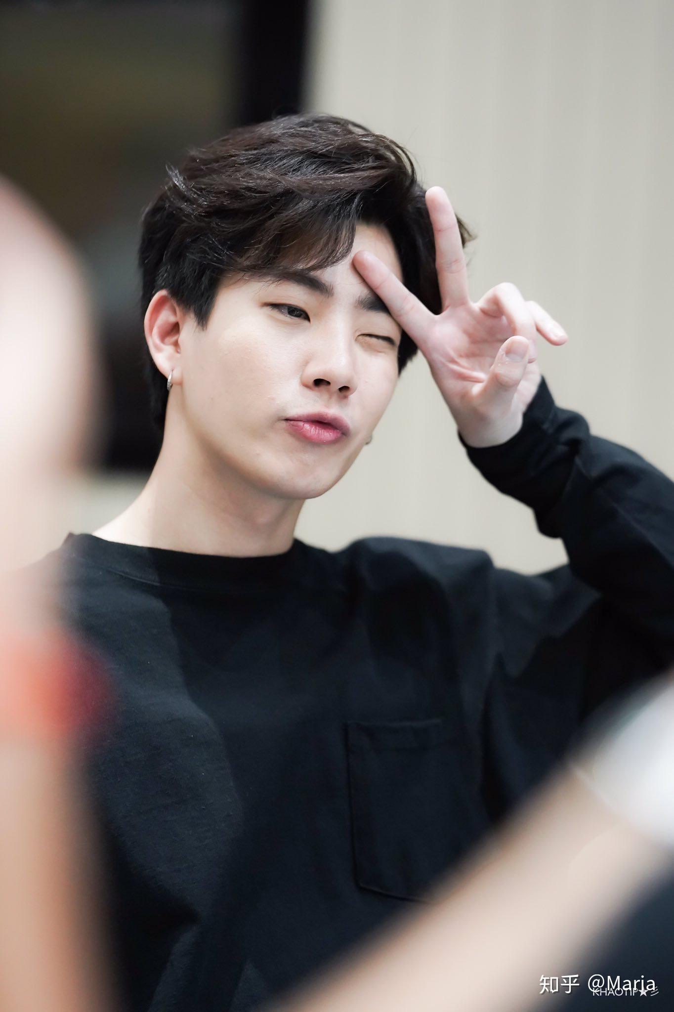 我想知道泰国明星off到底是个怎样的人,我才进泰圈没有多久,看微博时