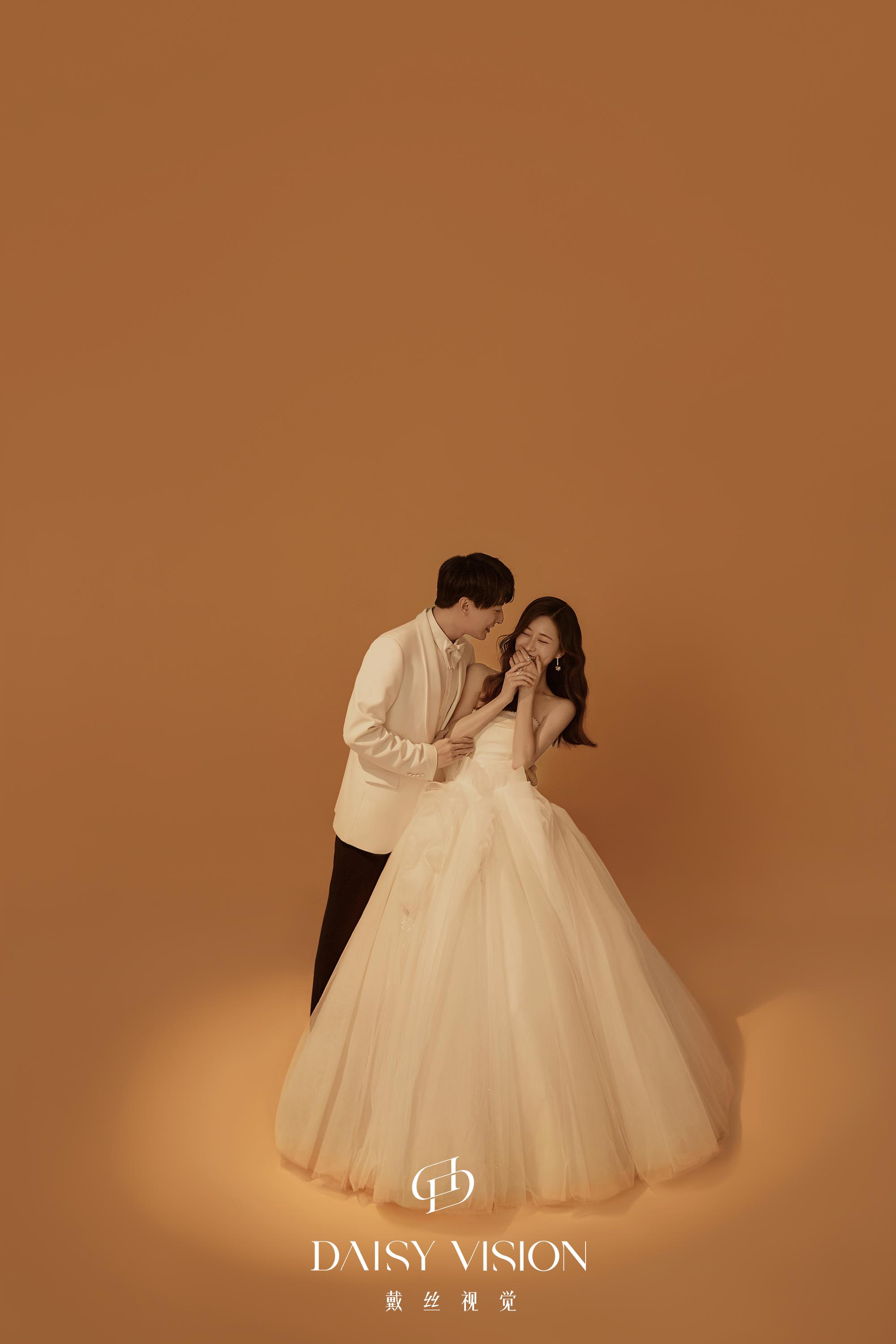 浪漫至死不渝落日氛围感光影婚纱照