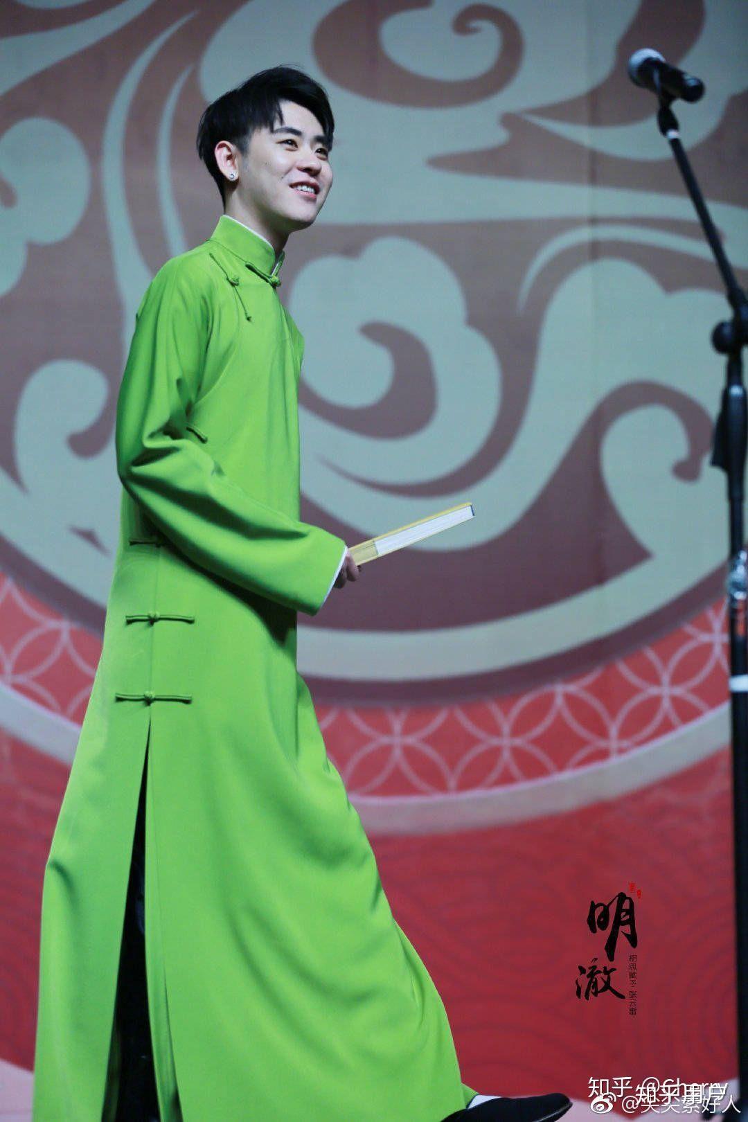 你会阻止辫儿哥哥(张云雷)从南京南站摔下去吗?