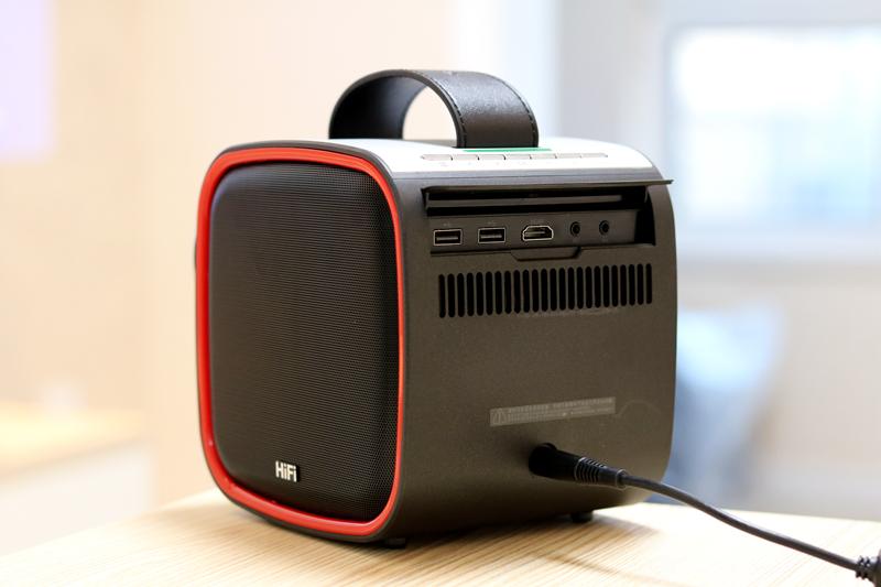 打造家庭影院如何选择性价比高的投影试试1080p的酷乐视r4