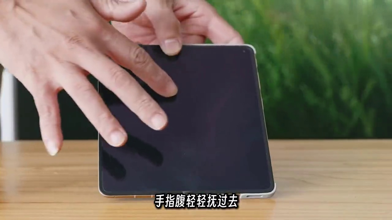 手指终于不“咯噔”了！弃坑折叠屏半年后，这台OPPO N6把我拉回来了