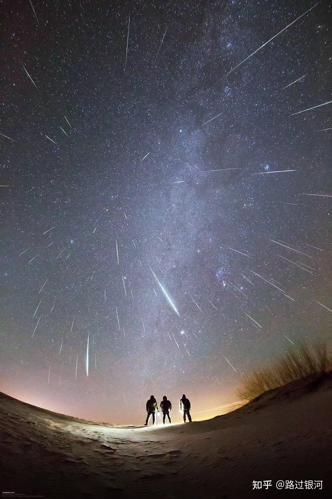 双子座流星雨现火流星,划过泸沽湖上空 ,流星是怎么形成的? - 知乎