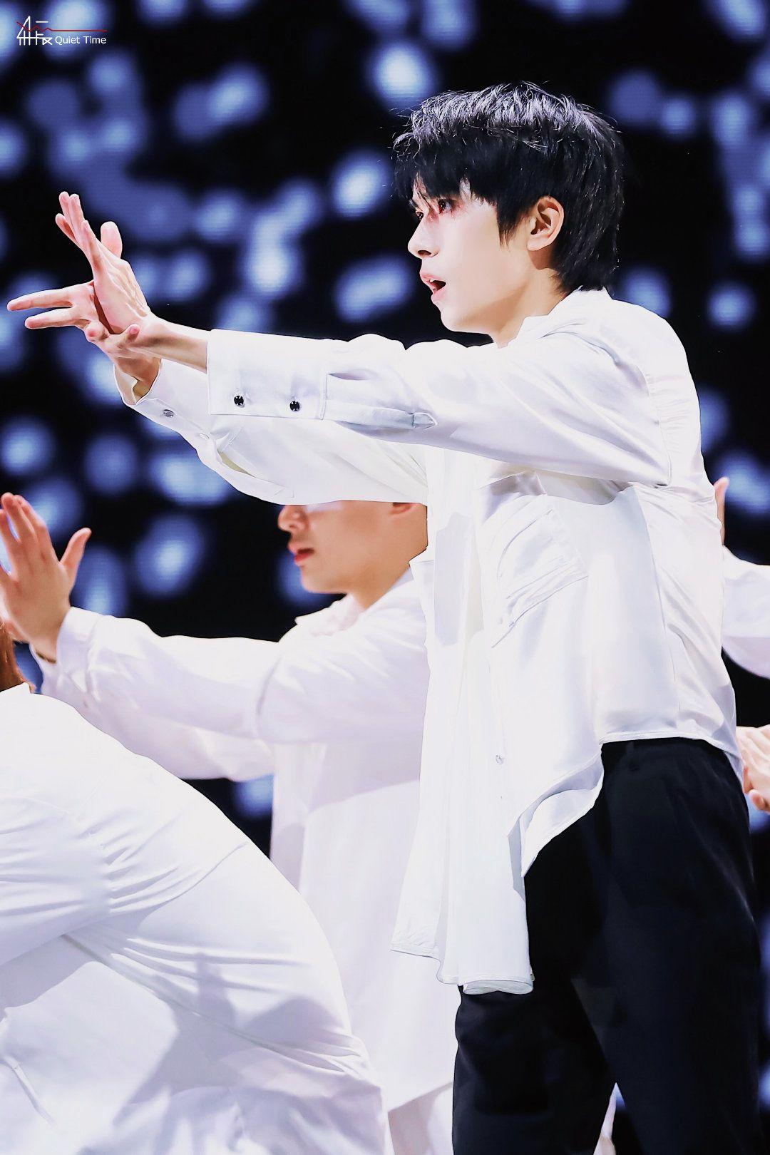 易烊千玺玊尔演唱会在线 v2-1d0ed8257f13f48a3b2d307b561abcd0_r.jpg