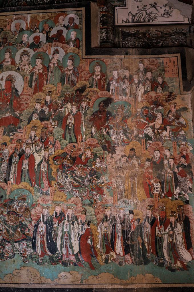 公主寺最令人惊叹的地方,是大雄宝殿内所存精湛绝伦的水陆壁画,置身