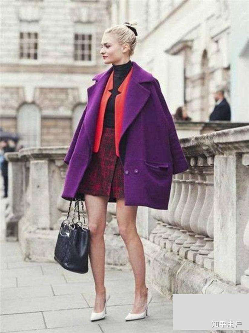 紫色的西装配什么颜色的高跟鞋比较合适