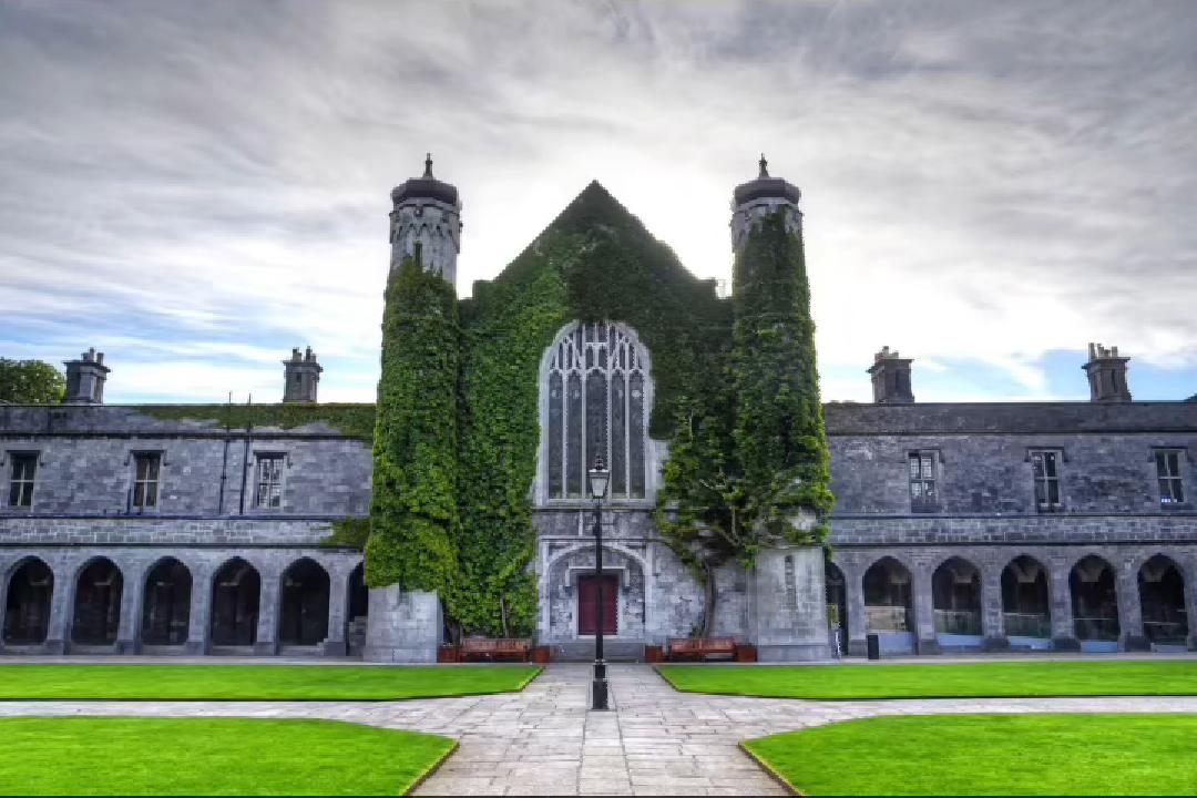 想问下爱尔兰高威大学学校环境怎么样?有人可以给几张图片吗,谢谢啦 ?