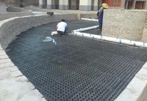 蓄排水板斜坡施工方法