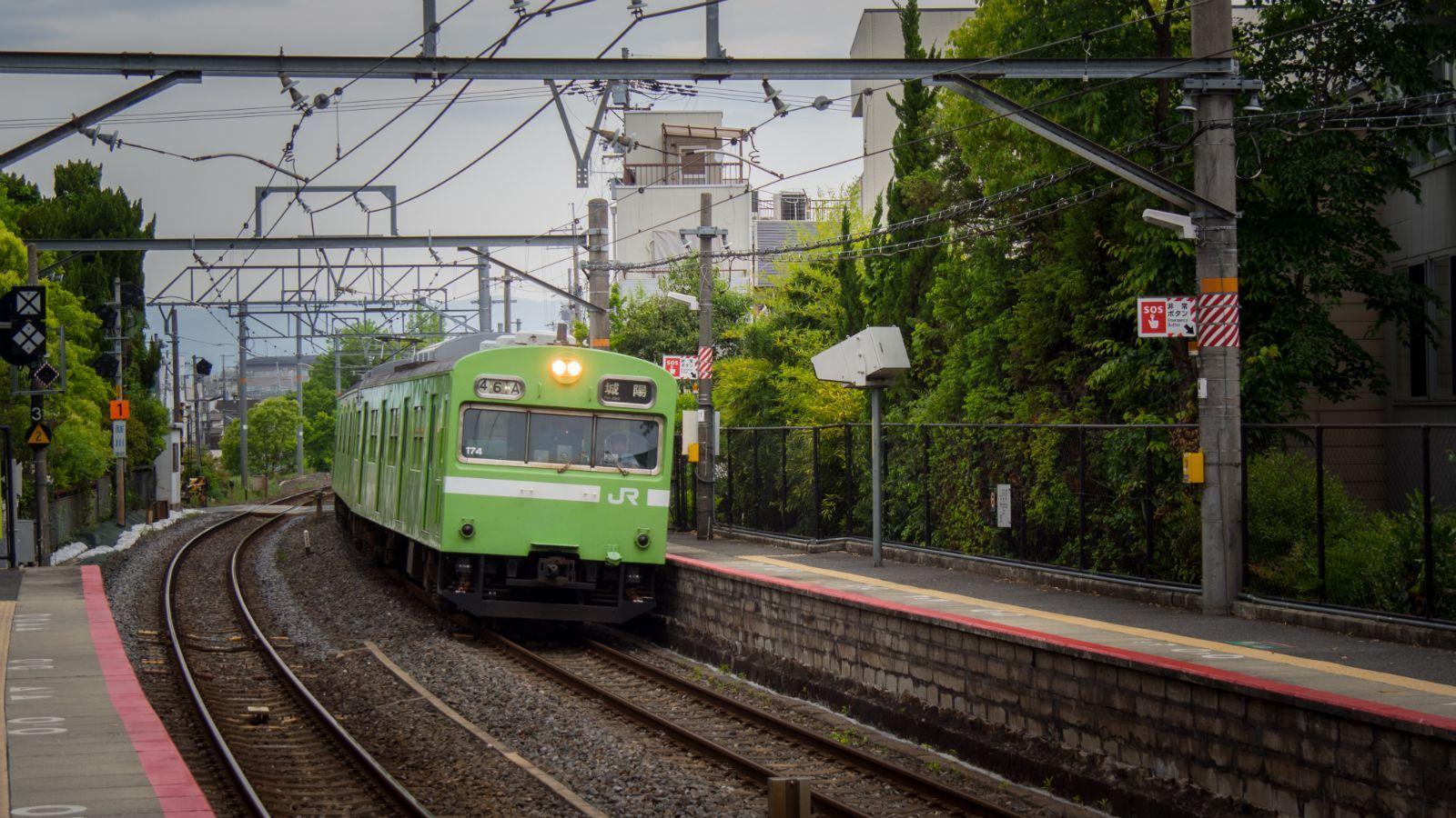 日本是全世界轨道交通最发达的国家之一,不但发达,铁路本身也自成一种