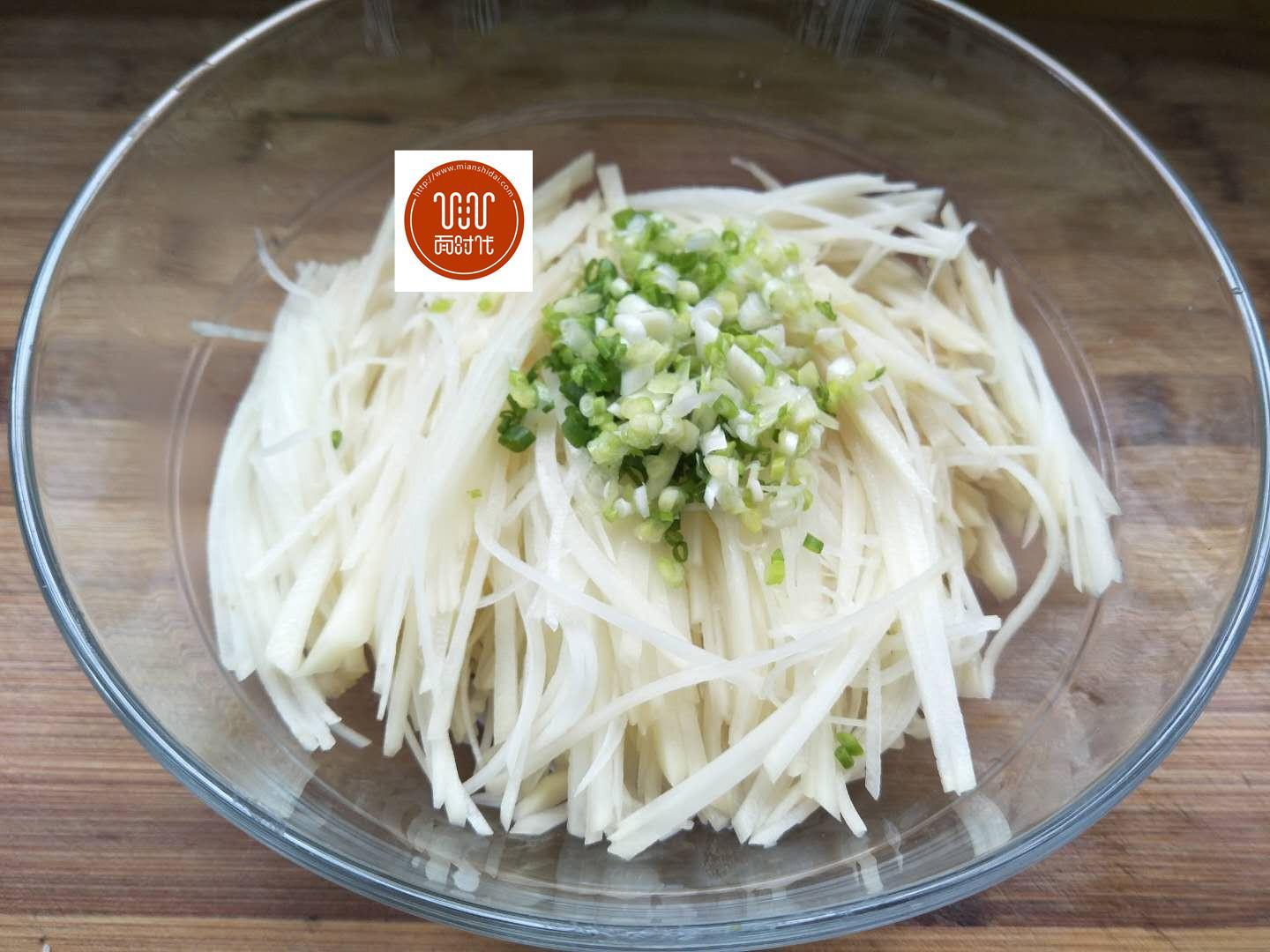 土豆丝怎么做土豆饼 v2-1d6fd71c654a5b597c3a37d5780c5518_r.jpg