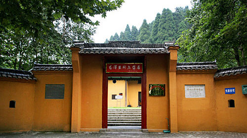 欣新房车红色旅游,营地为你持续升温!