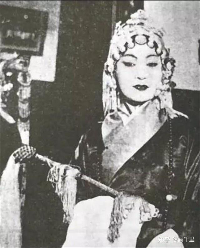 俞珊:吻戏走红的名门淑女,因一场交易嫁给木讷怪人,晚年被虐待 - 知乎