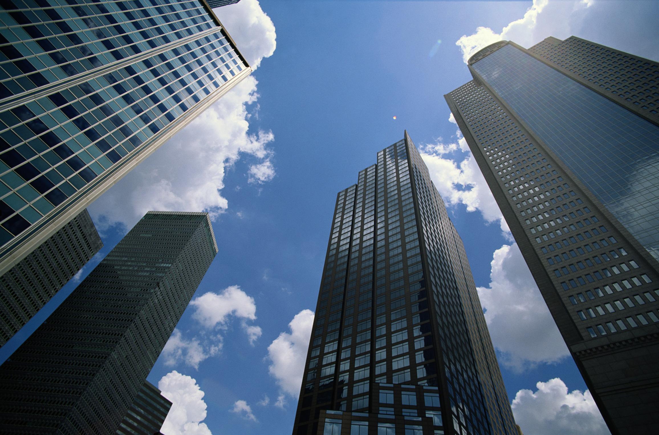 上市公司动态 山东黄金子公司补缴税款预计影响归母净利润23亿；中际旭创拟H股上市；迈瑞医疗、佰维存储推进H股上市进程