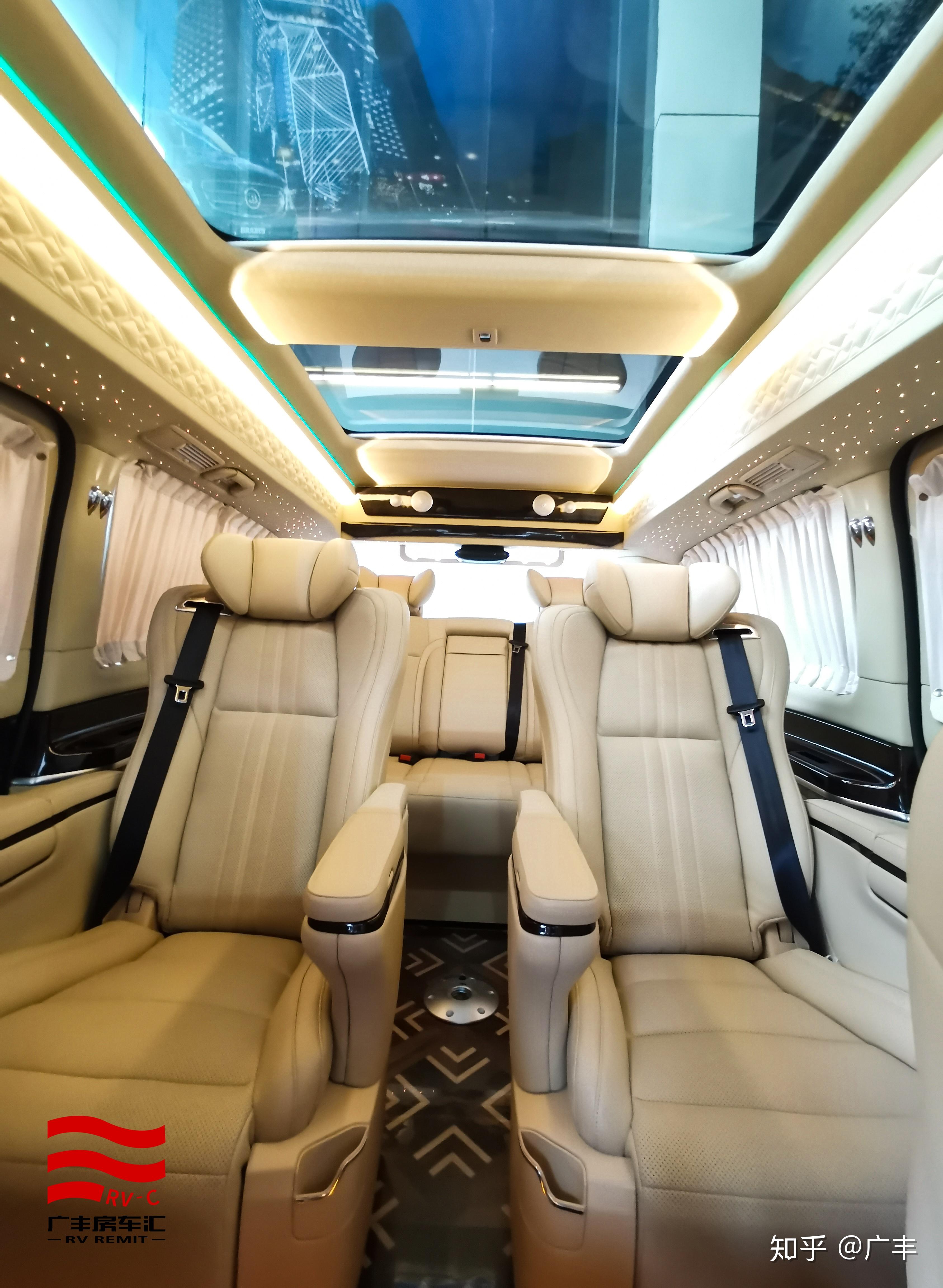 白色高顶奔驰v260l一目了然的帅气