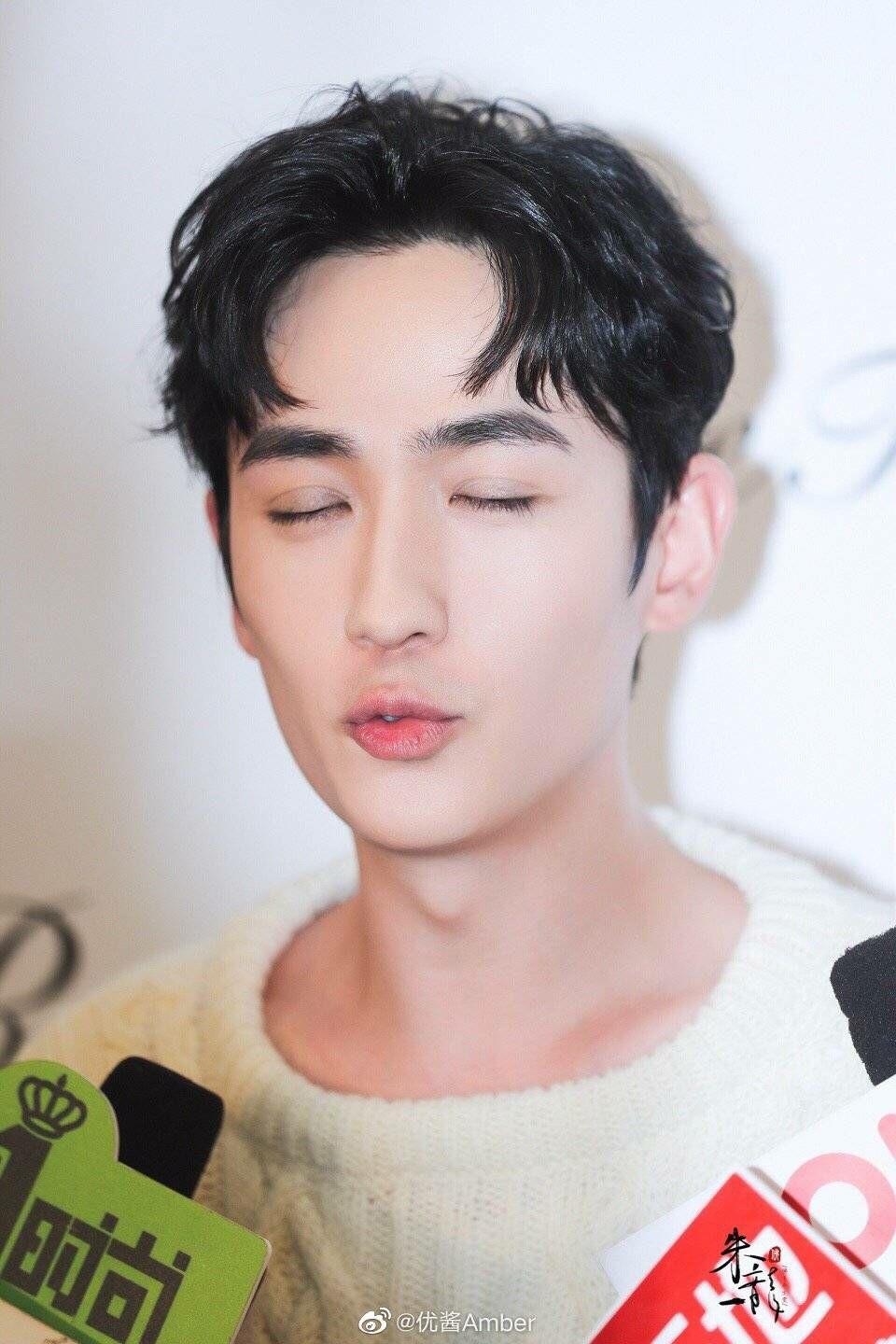 有没有朱一龙比较可爱的图片? - 知乎