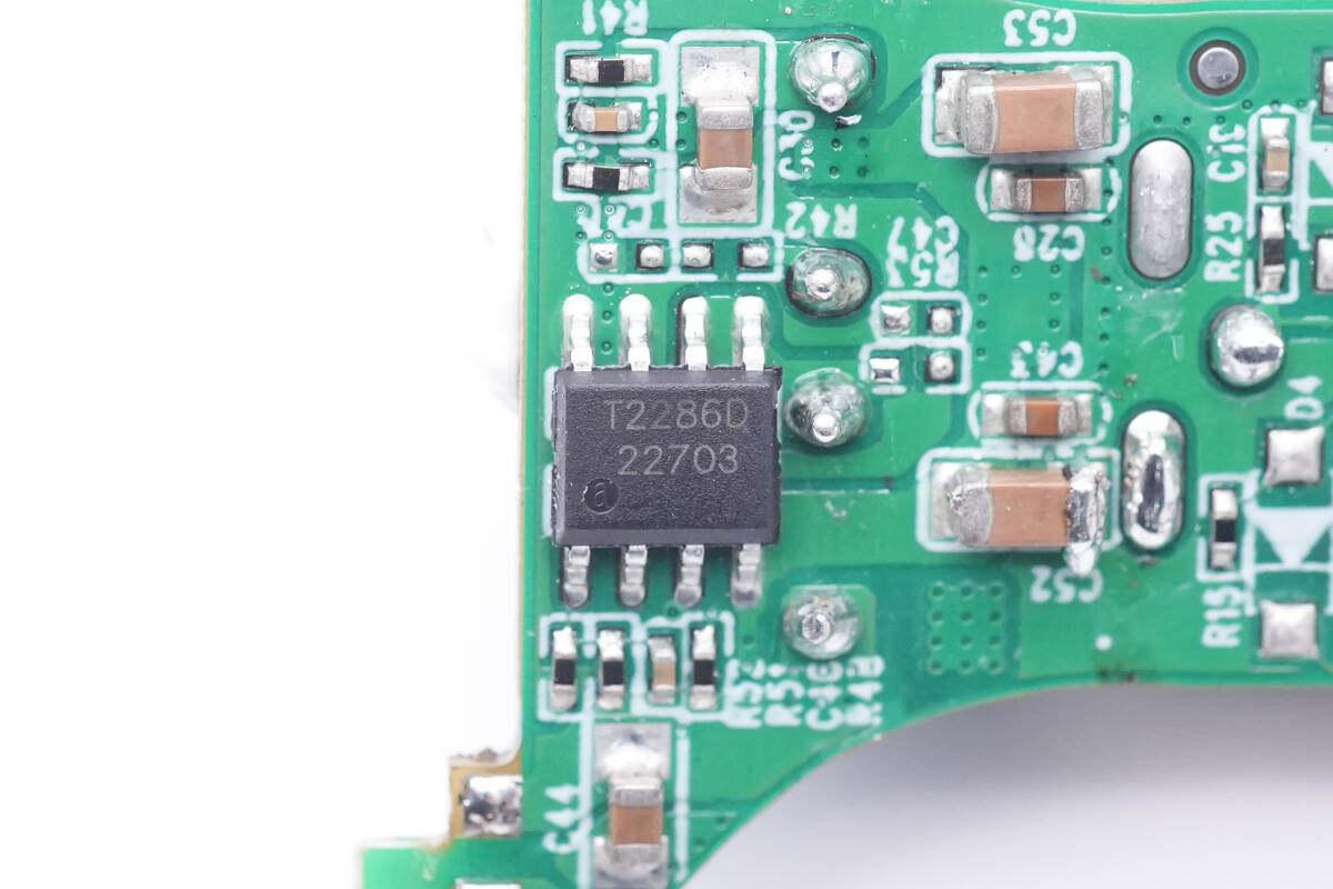 拆解报告：MOMAX摩米士100W 2C1A快充车充UC17 - 知乎