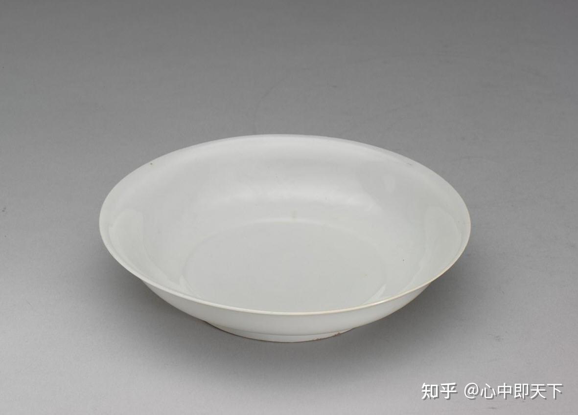 明永乐甜白釉暗刻云龙纹碟