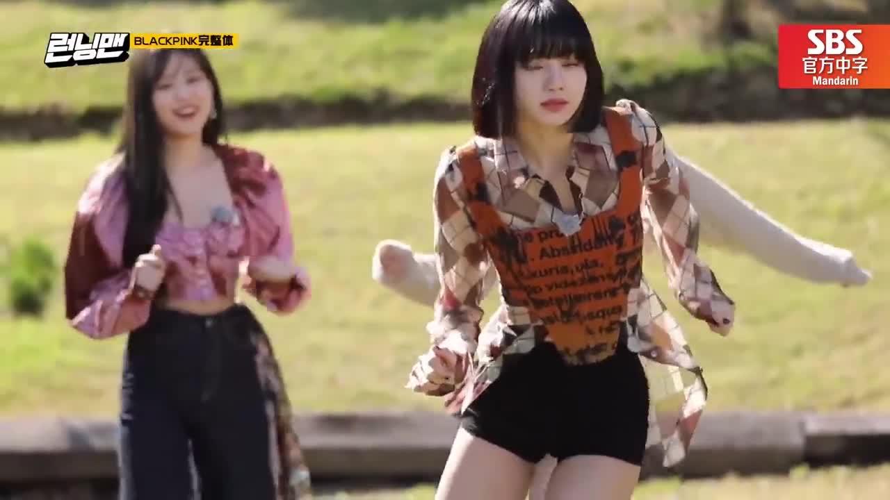 看看几年前lisa跳得打车舞和摘星舞