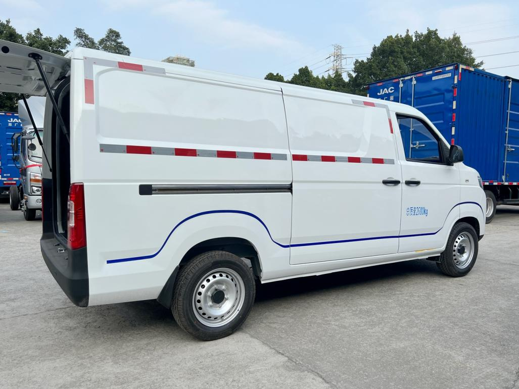 江淮蓝猫m1:纯电续航276公里,城配短途更加得心应手