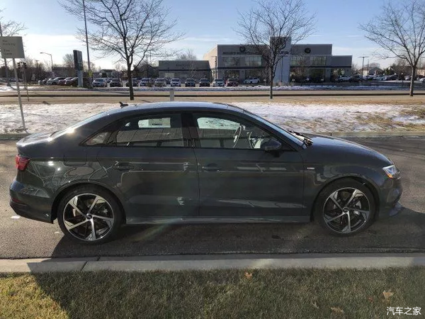 全新奥迪a3水泥灰涂装运动潮流年轻人不错的选择