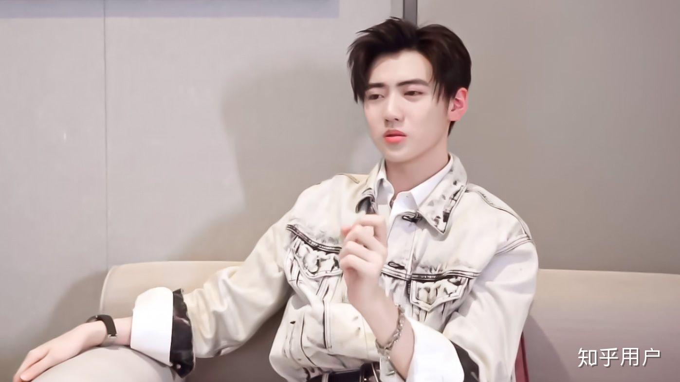 如何评价焉栩嘉自我reaction sexy dance《bad guy》?