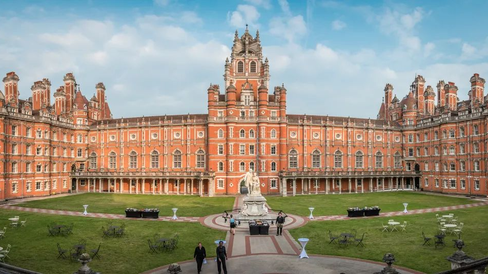 暑校推荐女王授奖皇家精英学院伦敦大学皇家霍洛威学院国际夏令营来袭