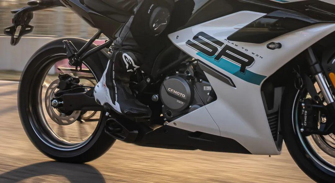 19980元起,单双摇臂齐上阵的2023款春风250sr上市 - 知乎