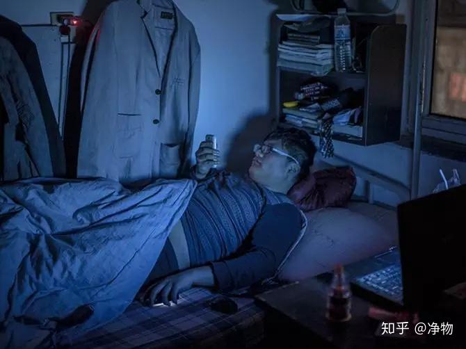 28歲小夥熬夜看世界盃猝死這個世界正在狠狠懲罰晚睡的人