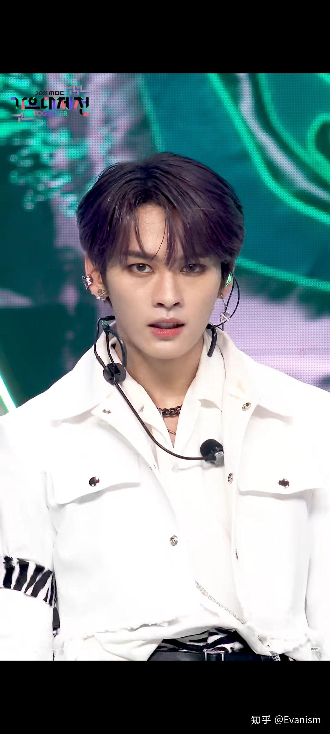 如何评价straykids李旻浩leeknow的颜值