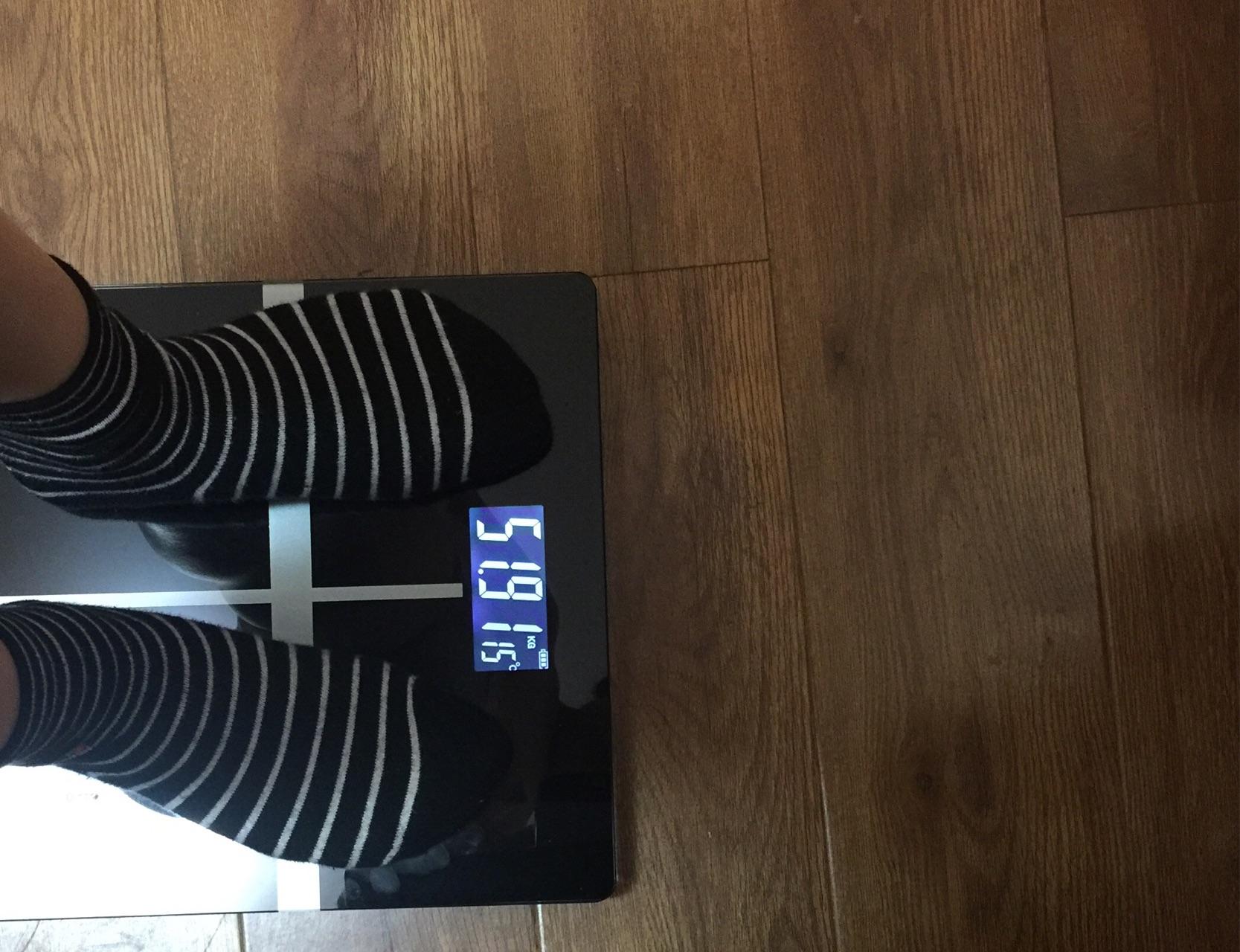 然后两周晚饭没有吃主食瘦到了52公斤ps所以千万不要相信男生说什么你