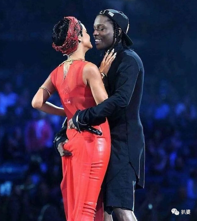 蕾哈娜亮相第 57 届超级碗表演,宣布已怀第二个孩子,你对她有哪些祝福?-蕾哈娜2023超级碗歌曲